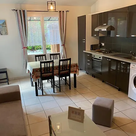 Le Petit Paradis Provencal Apartment *